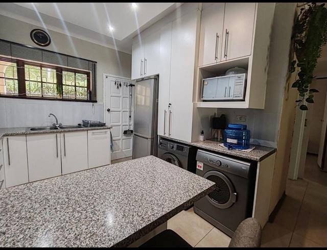 2 BEDROOM APARTMENT FOR SALE IN RENNIES BEACH